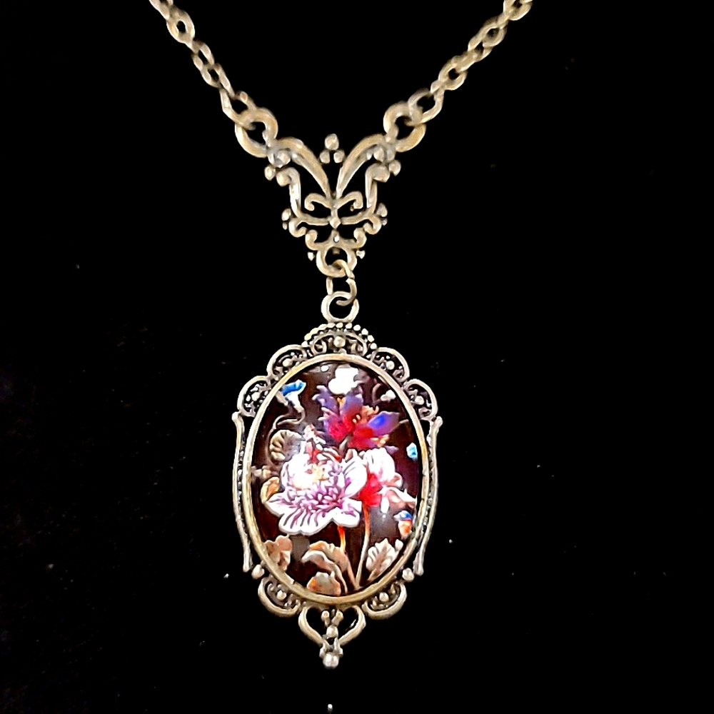 💐 Antique Bronze Victorian Cabochon Floral Cameo Necklace